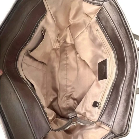 COACH "Taylor" Python Snake
Print Alexis Carryall
Shoulder Bag - Picture 10 of 15